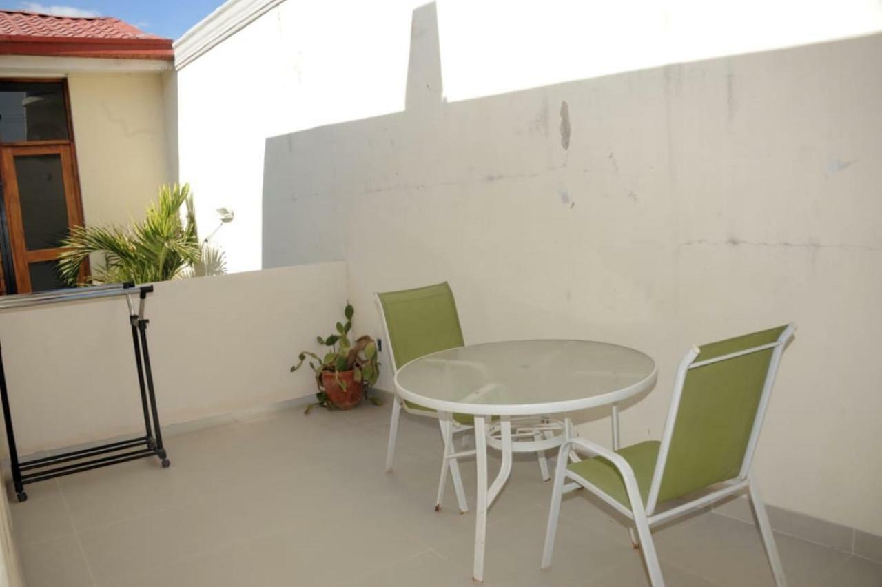 Apartamentos Casa Amarilla Granada Exterior photo
